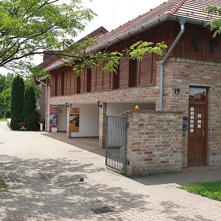 Gyulai Fuerdoe Apartman Экстерьер фото