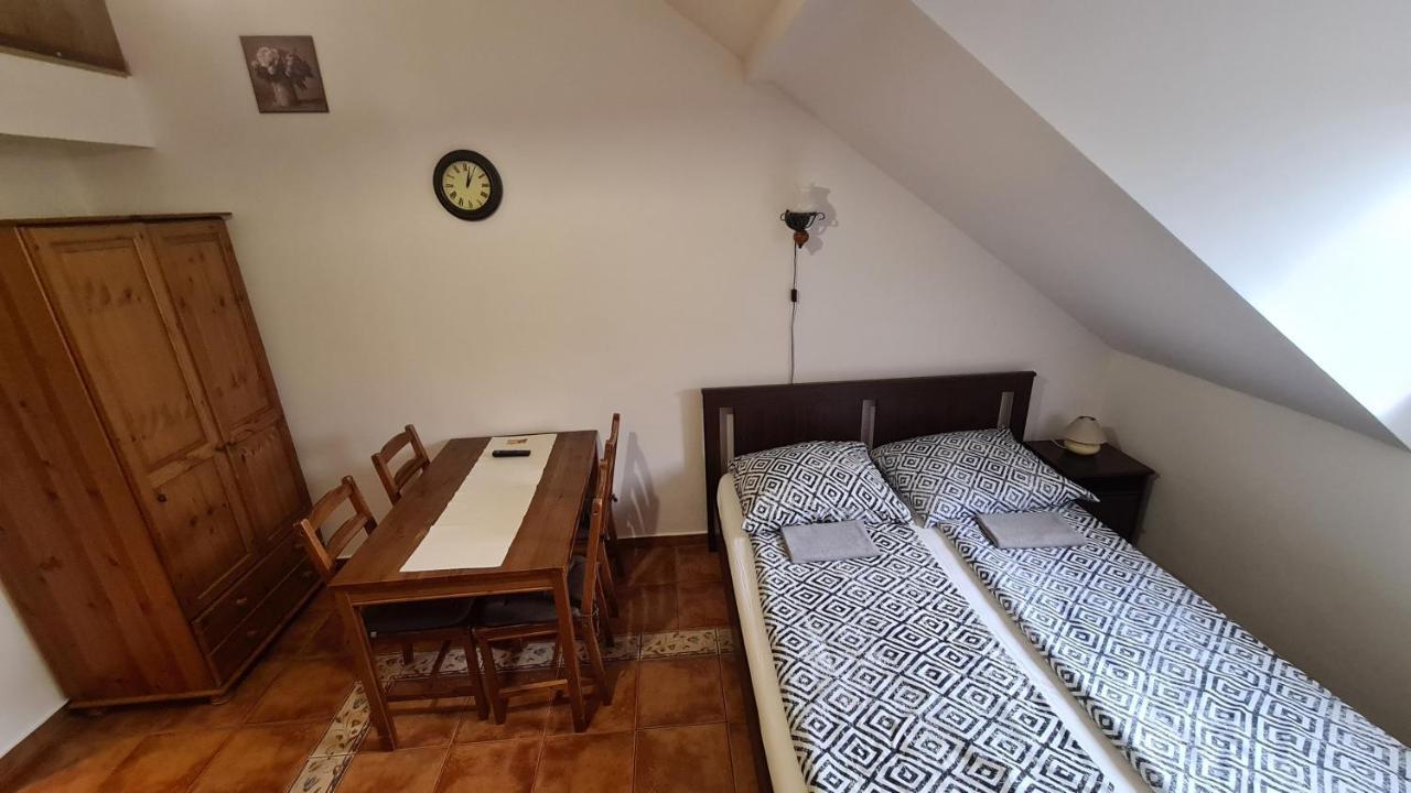 Gyulai Fuerdoe Apartman Экстерьер фото