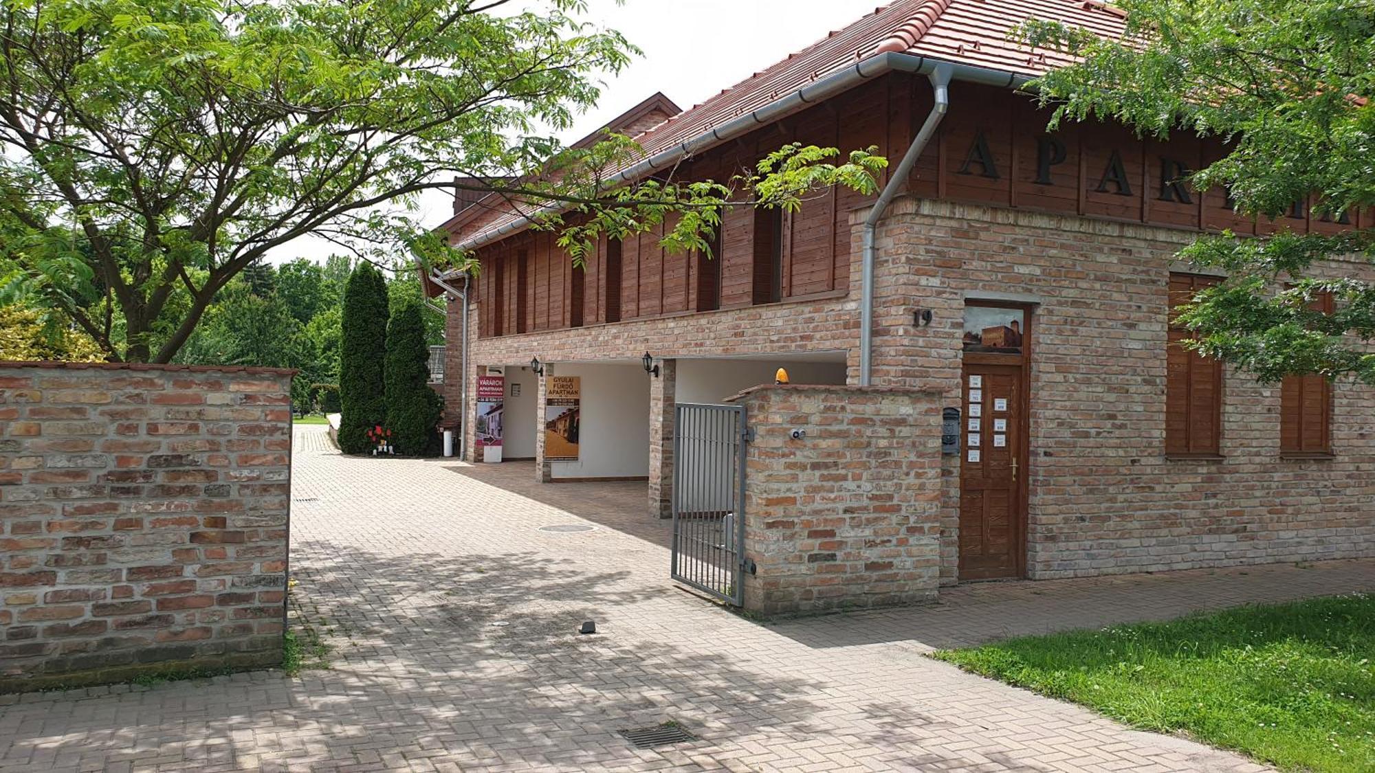 Gyulai Fuerdoe Apartman Экстерьер фото