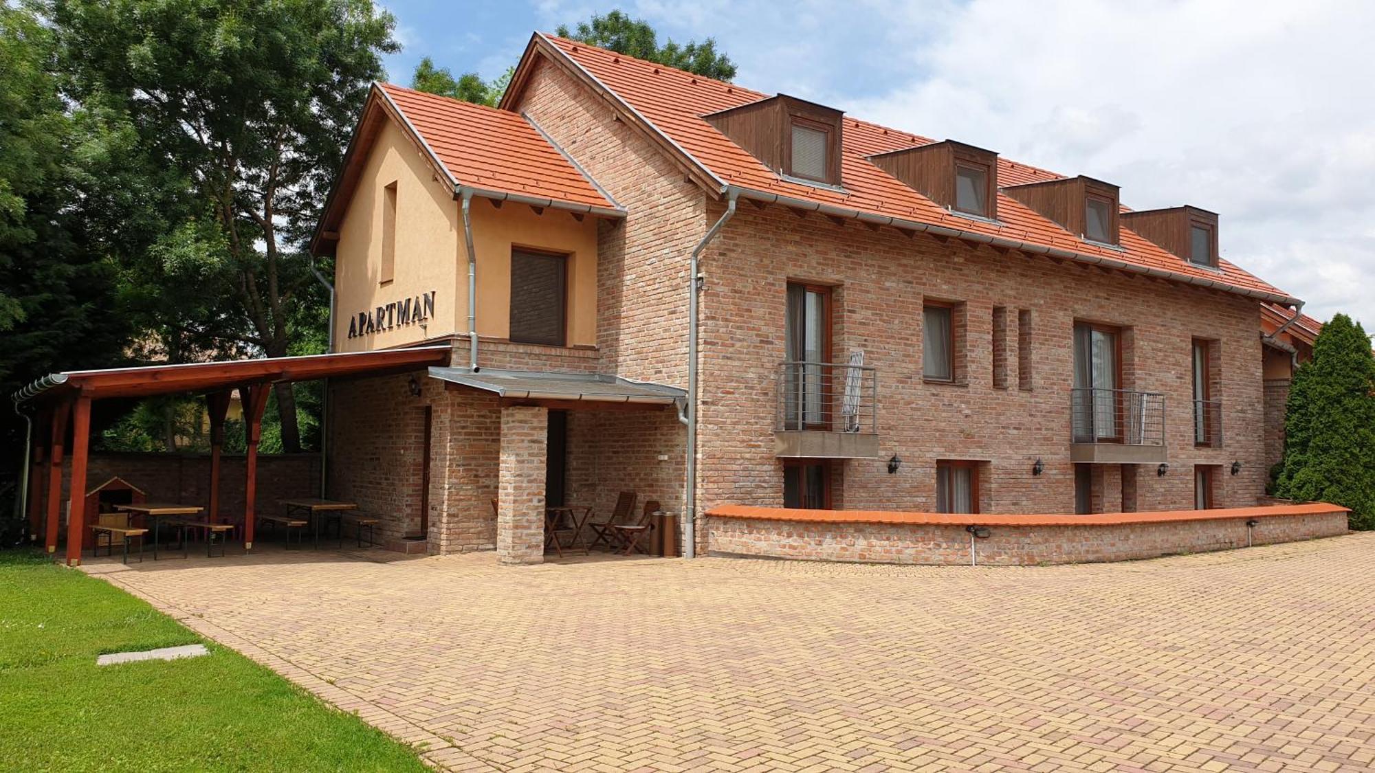 Gyulai Fuerdoe Apartman Экстерьер фото