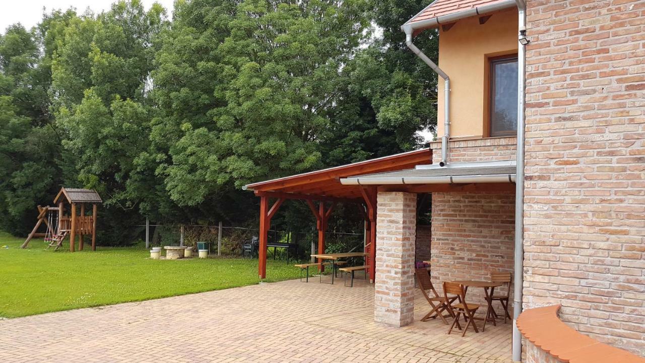 Gyulai Fuerdoe Apartman Экстерьер фото