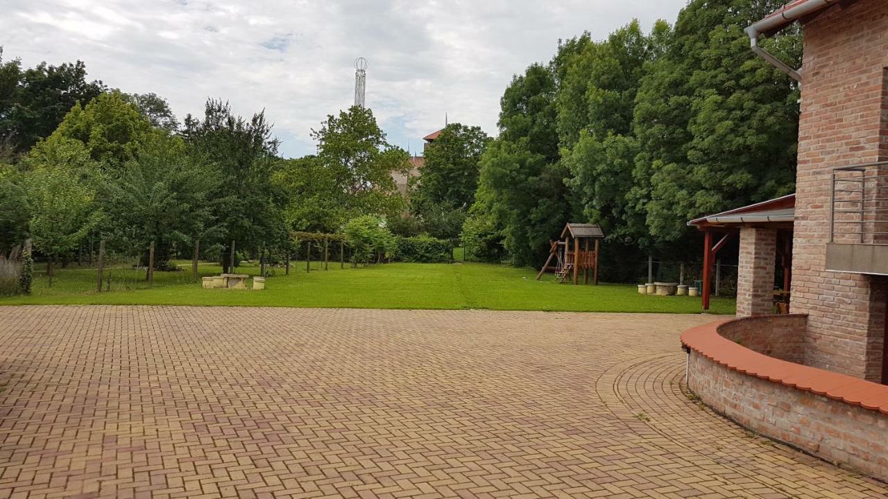 Gyulai Fuerdoe Apartman Экстерьер фото