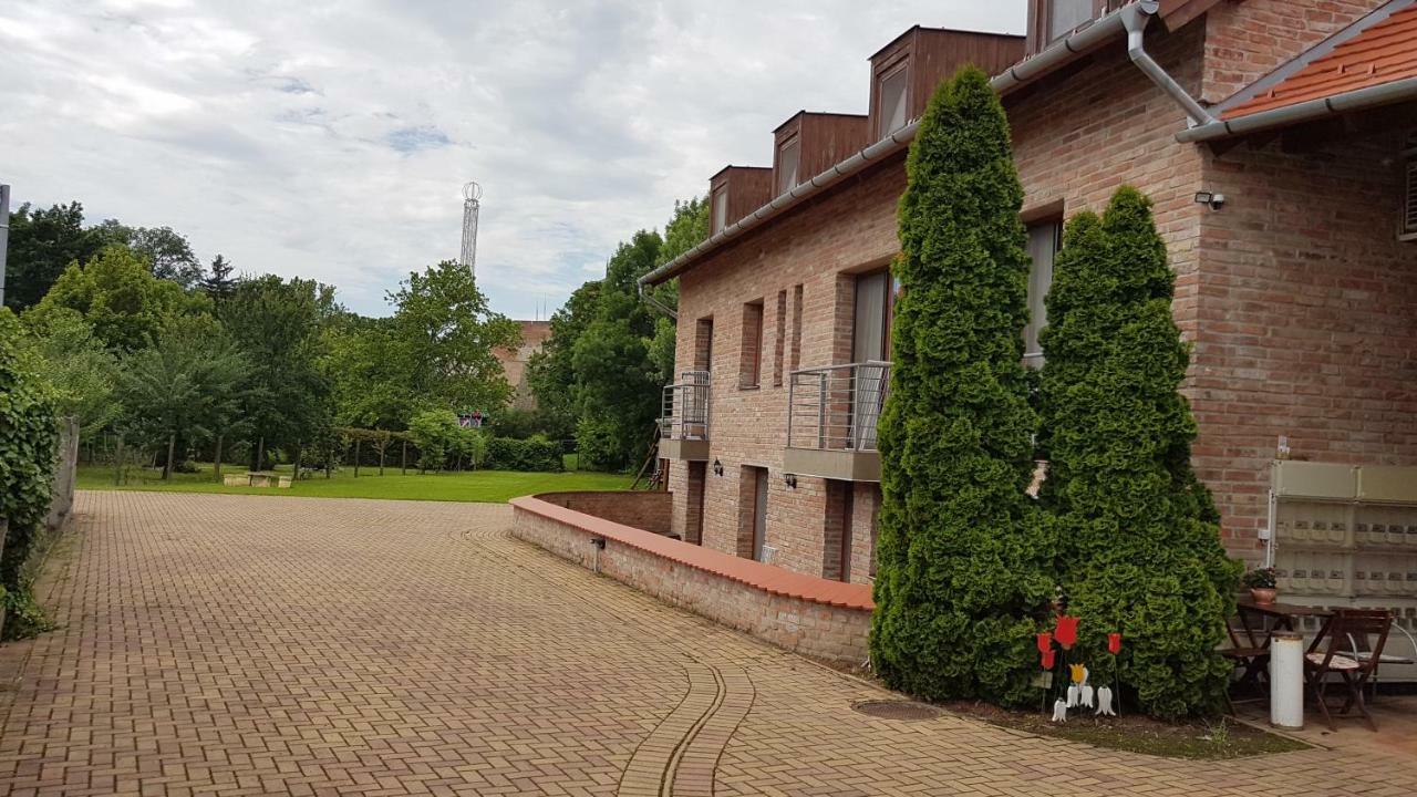Gyulai Fuerdoe Apartman Экстерьер фото
